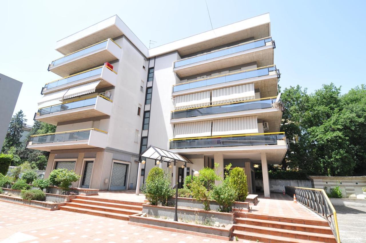 Sole & Querce Apartments- Bike Friendly With Garage Lanciano Luaran gambar